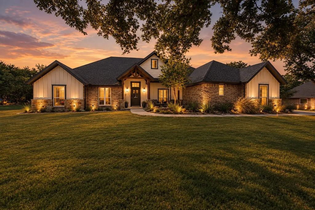 1075 Knoxmiller Court, Weatherford
