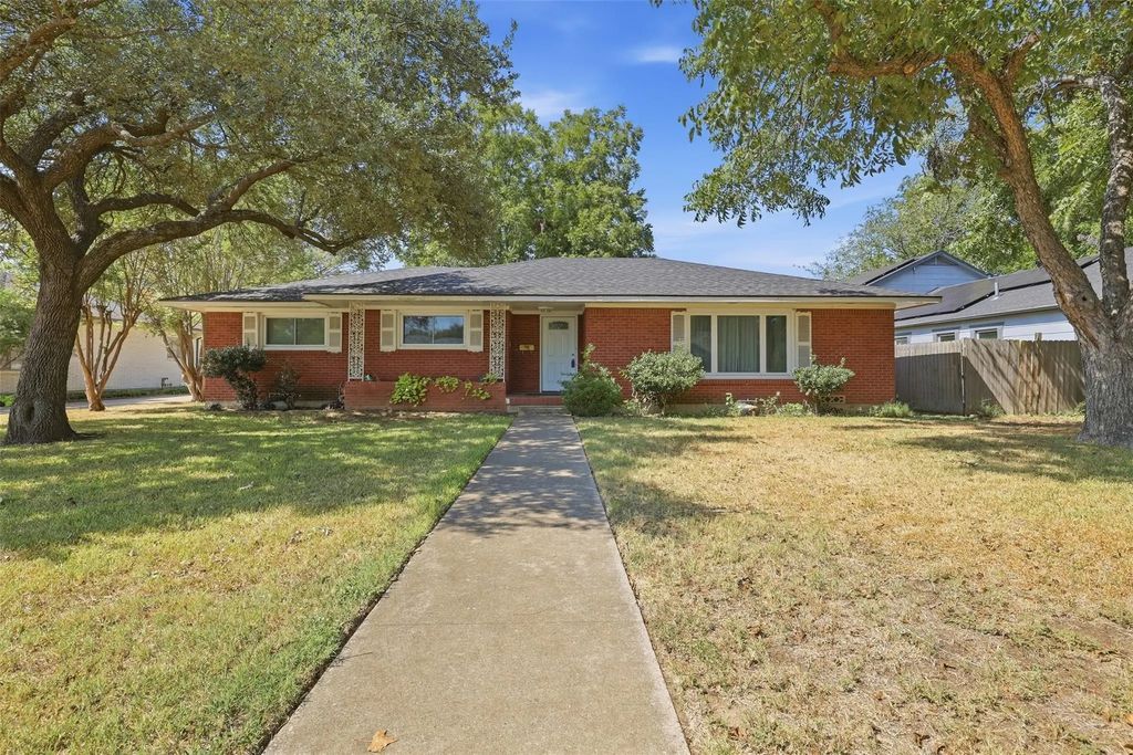 618 Bellevue Drive, Cleburne