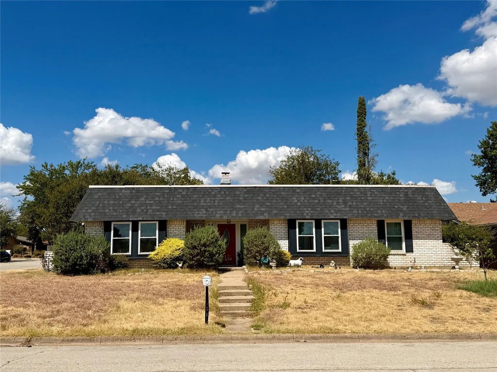 1616 Country Manor Road, Fort Worth