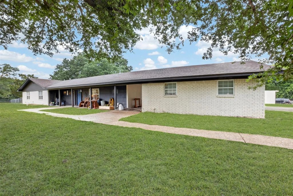 3690 Fm 49, Gilmer