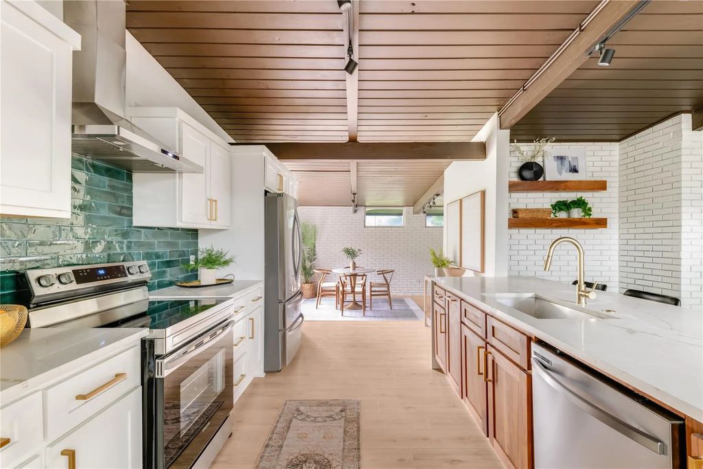 3611 Marsh Lane Place, Dallas
