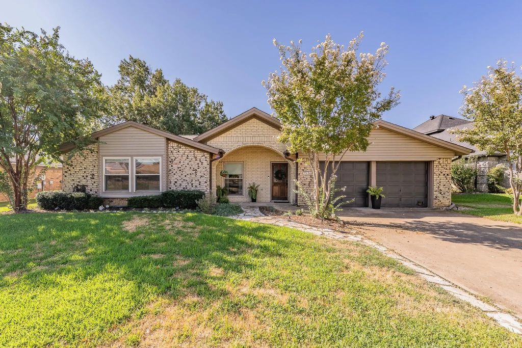 7536 Oak Park Drive, North Richland Hills