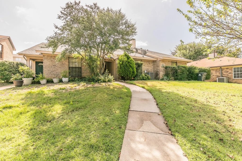 611 Lost Springs Court B, Arlington