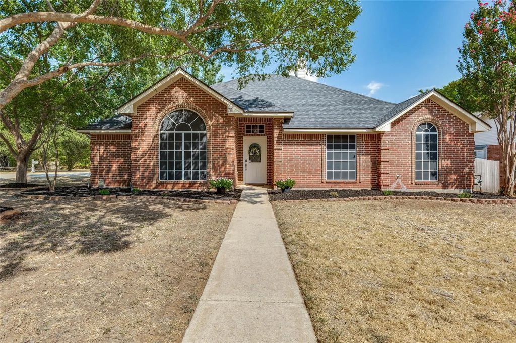 701 Carlisle Court, Lake Dallas