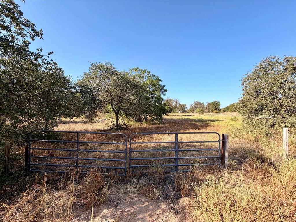 10007 County Road 379, Hawley