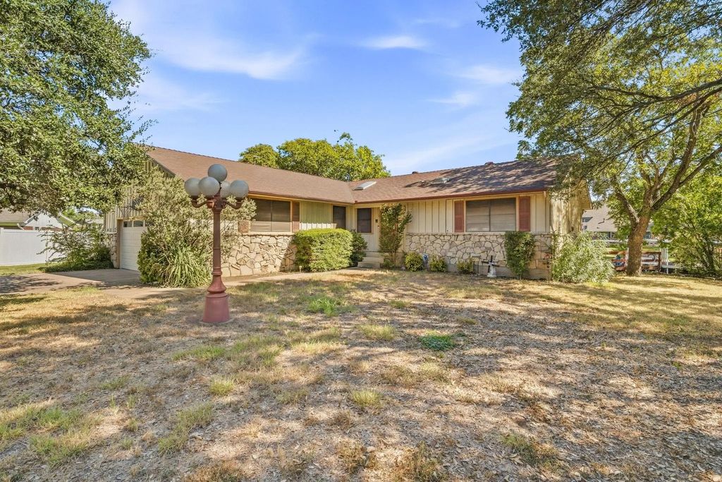4017 Dakota Trail, Granbury