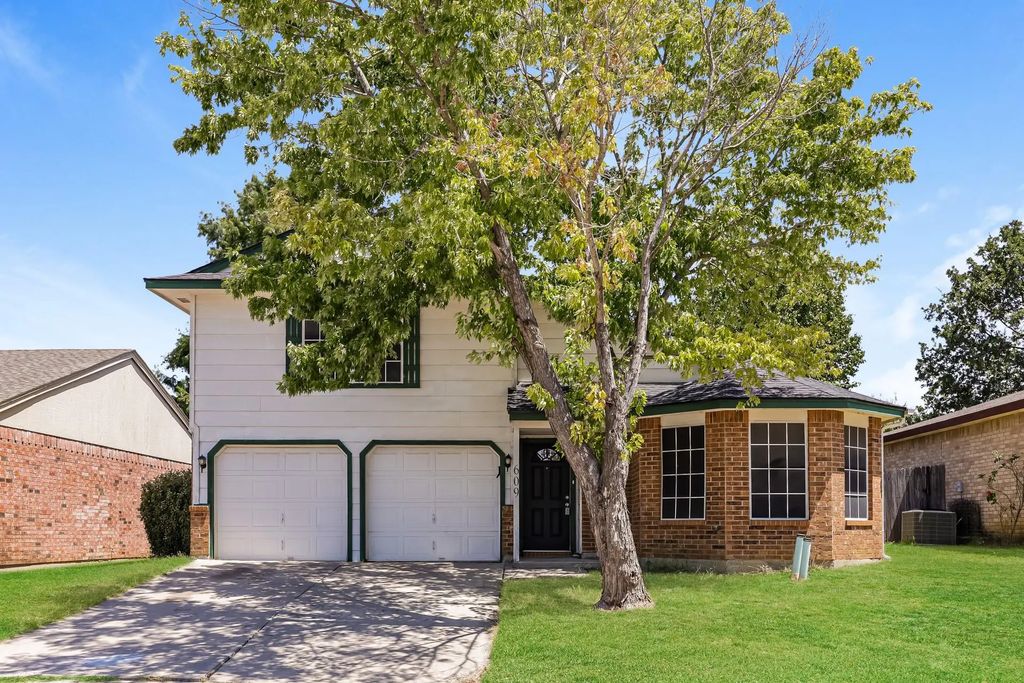 609 Hollyberry Drive, Mansfield