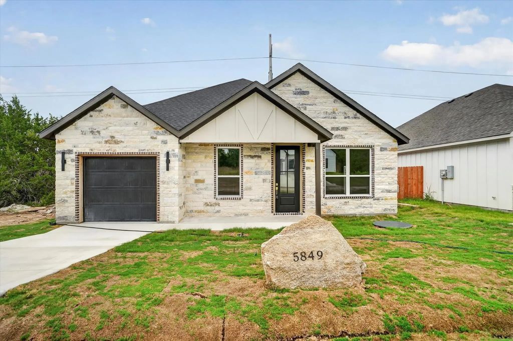 5849 Black Pine Circle, Granbury