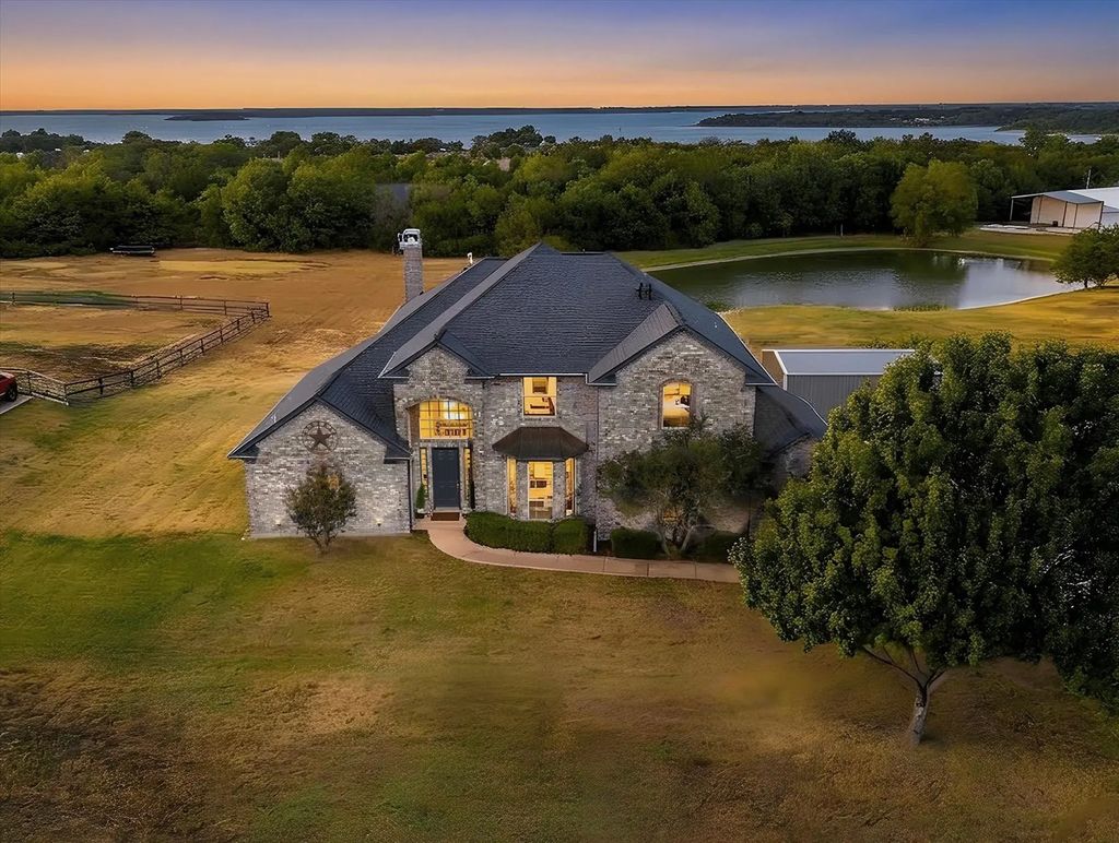 930 Lakeridge Drive, Lavon