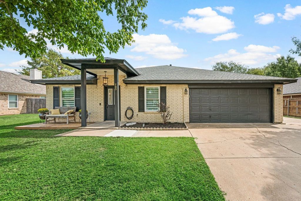 705 Western Trail, Keller