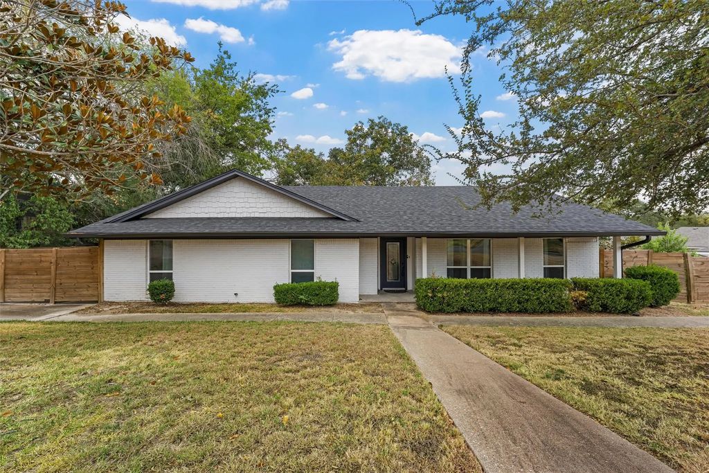1132 Western Oaks Drive, Woodway
