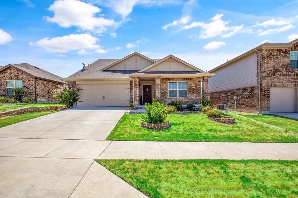 2929 Spotted Fawn Drive, Fort Worth
