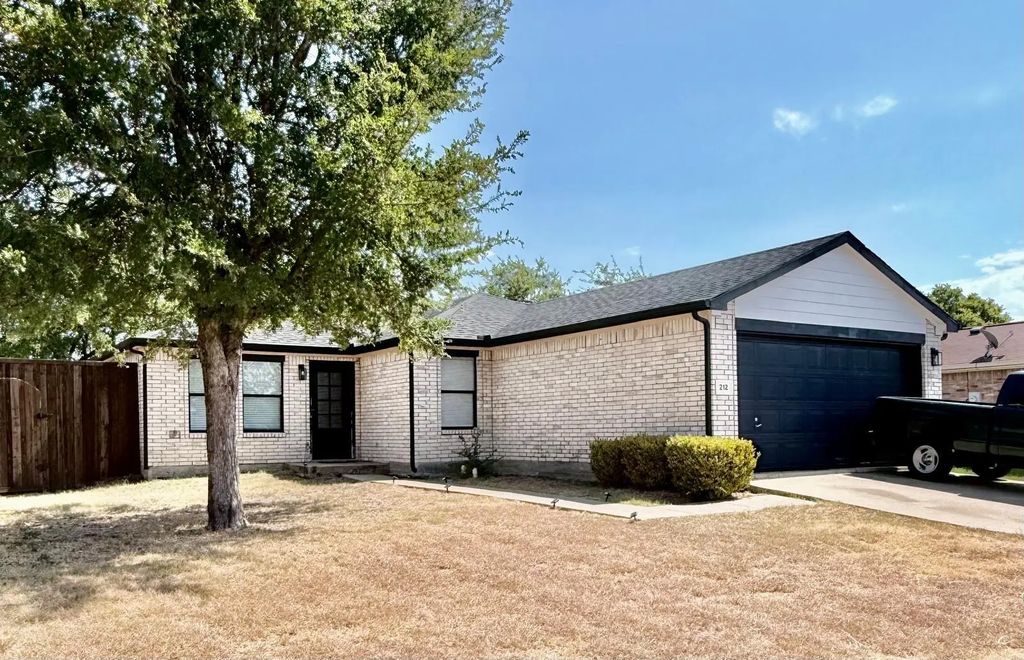 212 Stanford, Forney
