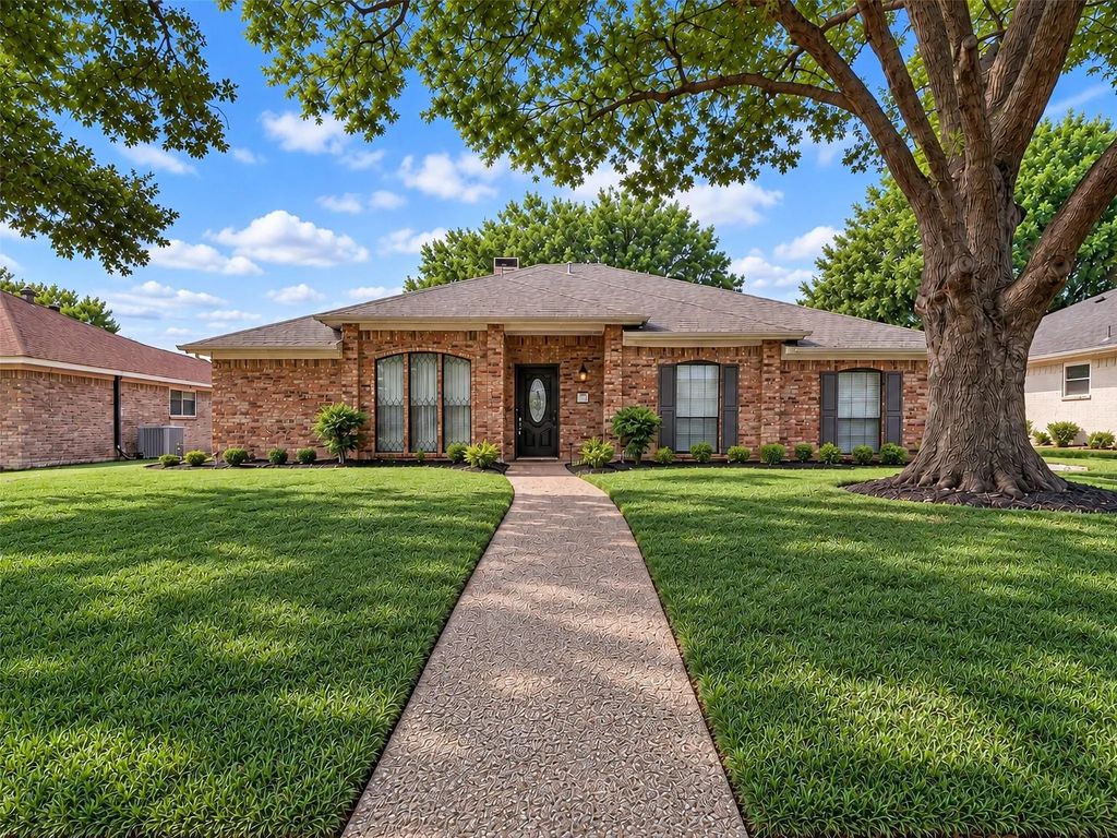 805 Green Brook Drive, Allen