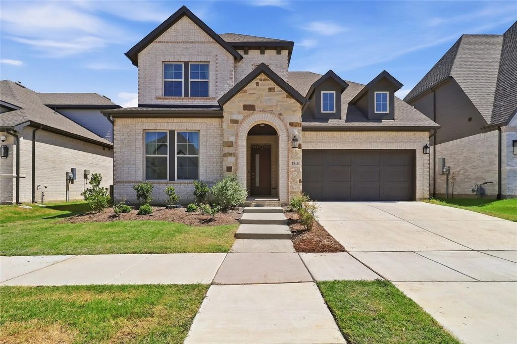 1816 Windy Lane, Argyle