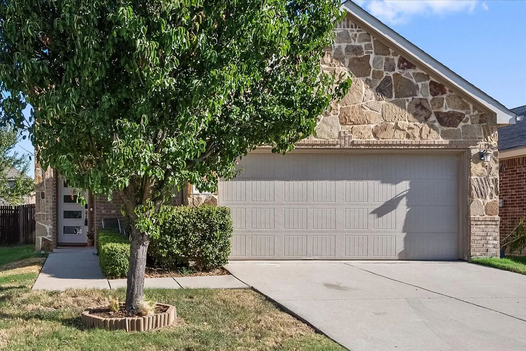 8825 Deadwood Lane, Aubrey