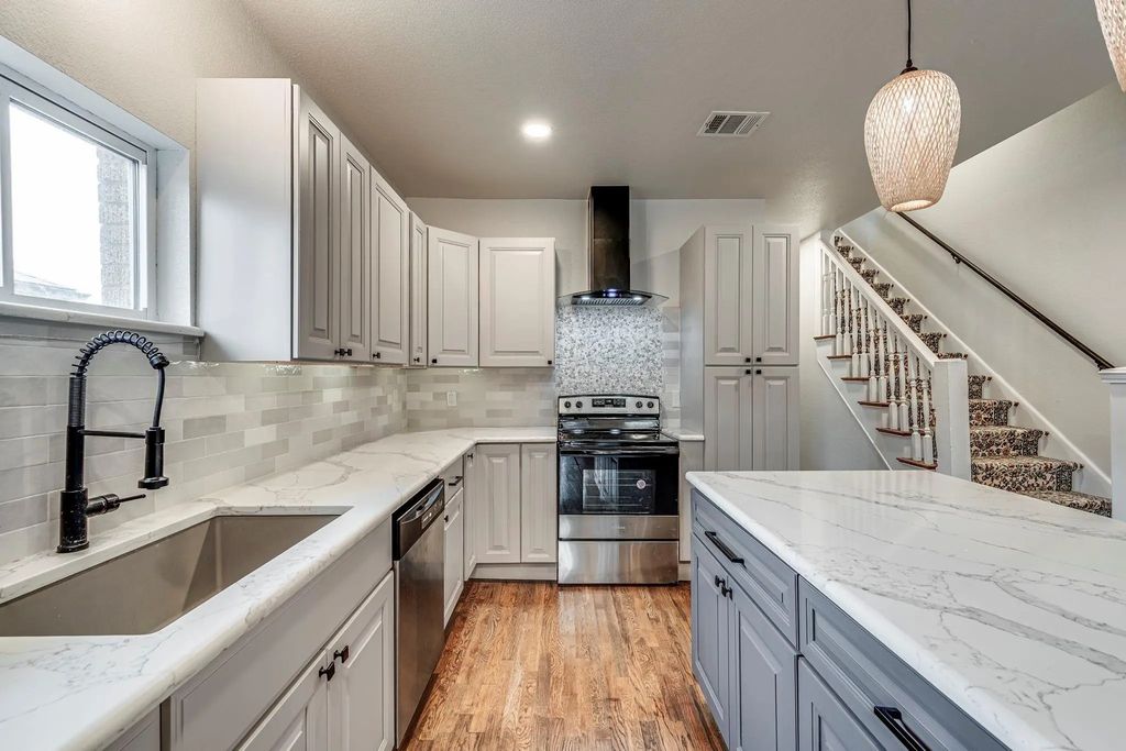 607 W Page Avenue, Dallas
