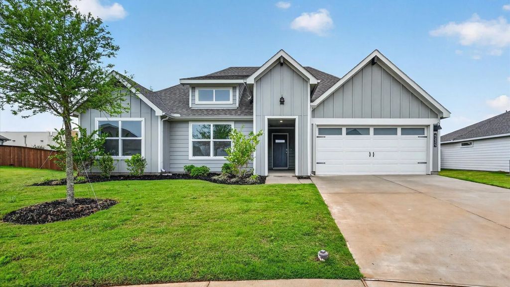 4225 Cornerstone Circle, Granbury