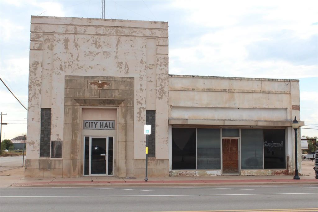 202 N Central Avenue, Knox City