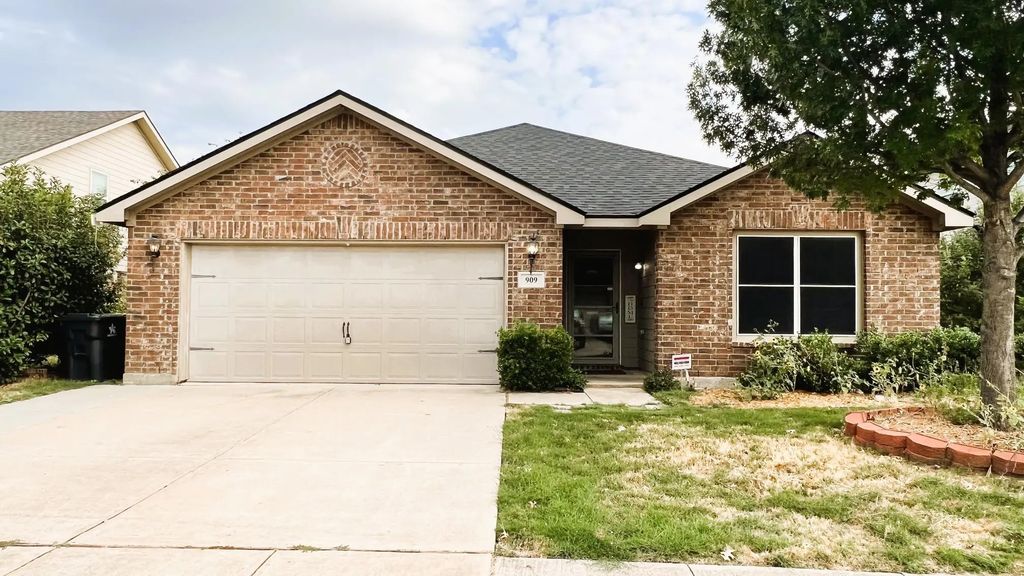 909 Penny Royal Court, Arlington