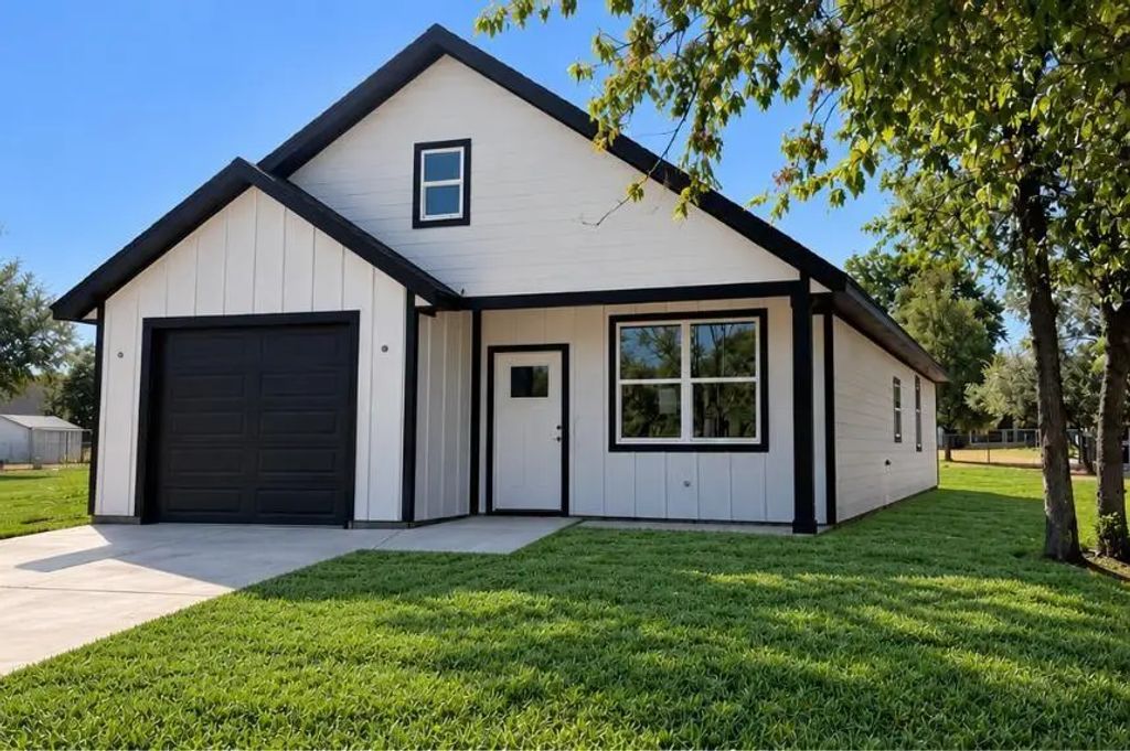 313 Timberline Drive, Granbury