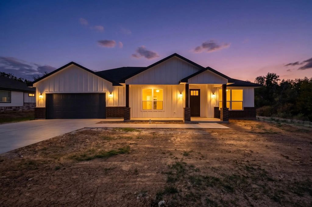 203 W Mansfield Avenue, Kennedale