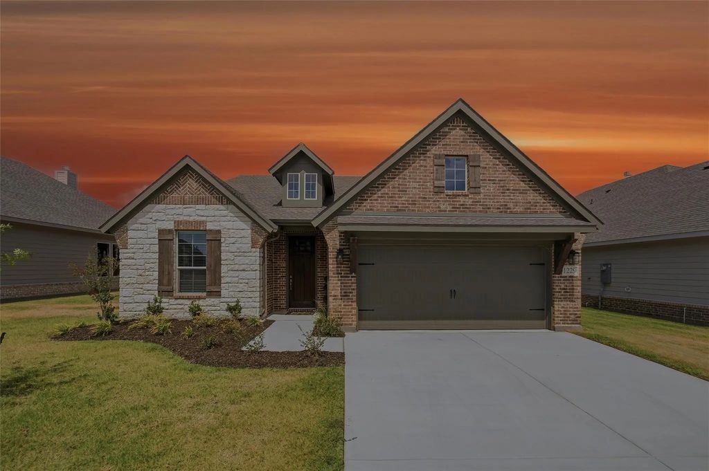 1229 Sabine River Lane, Springtown