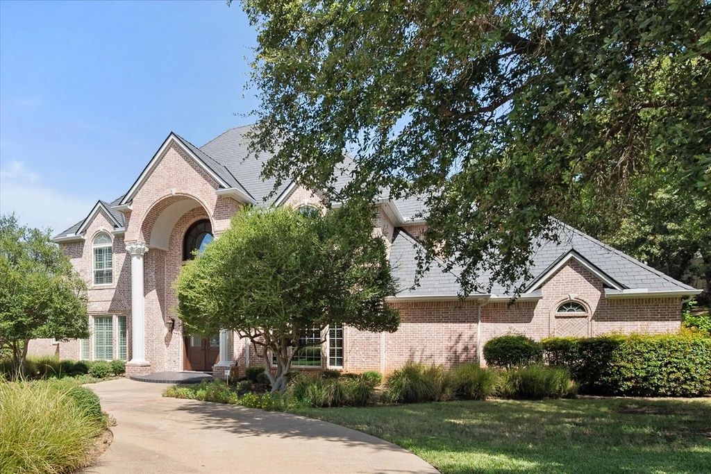 2303 Panorama Court, Arlington