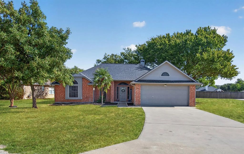 407 E Brooks Street, Forney