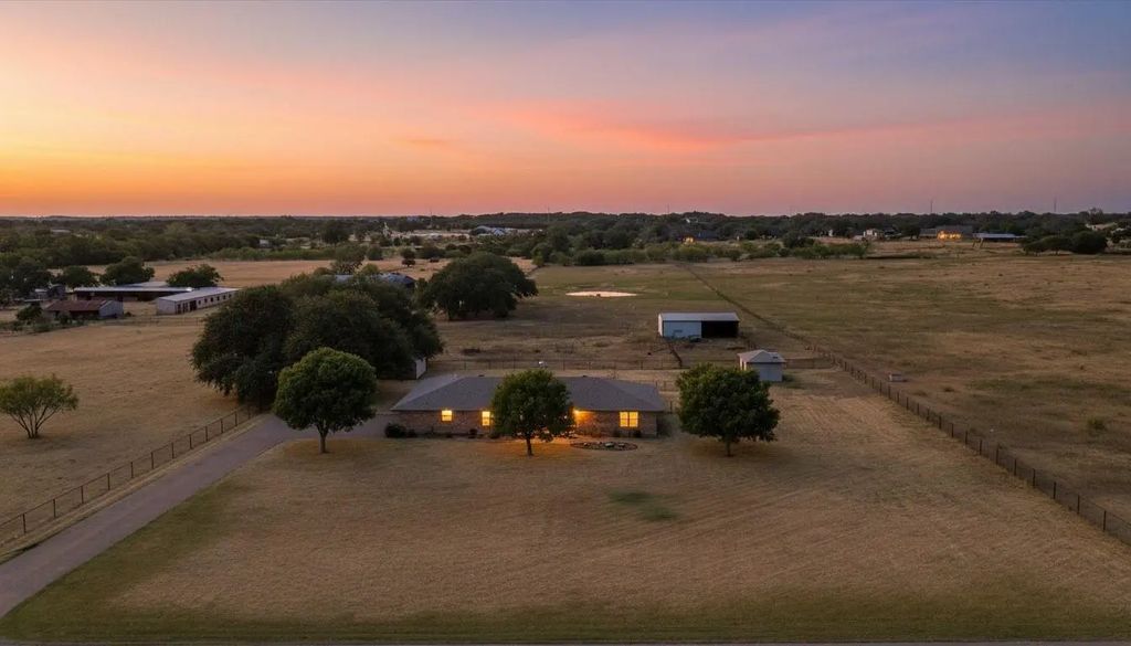 330 Reed Road, Granbury