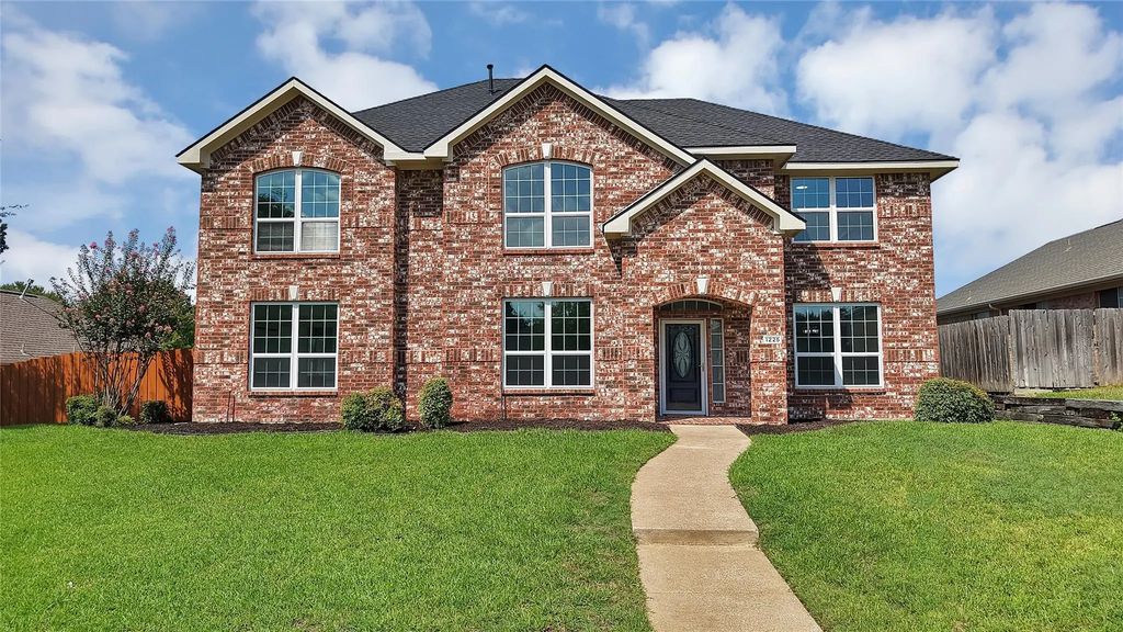 1225 Donegal Lane, Garland