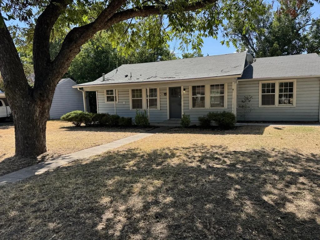 507 Poindexter Avenue, Cleburne