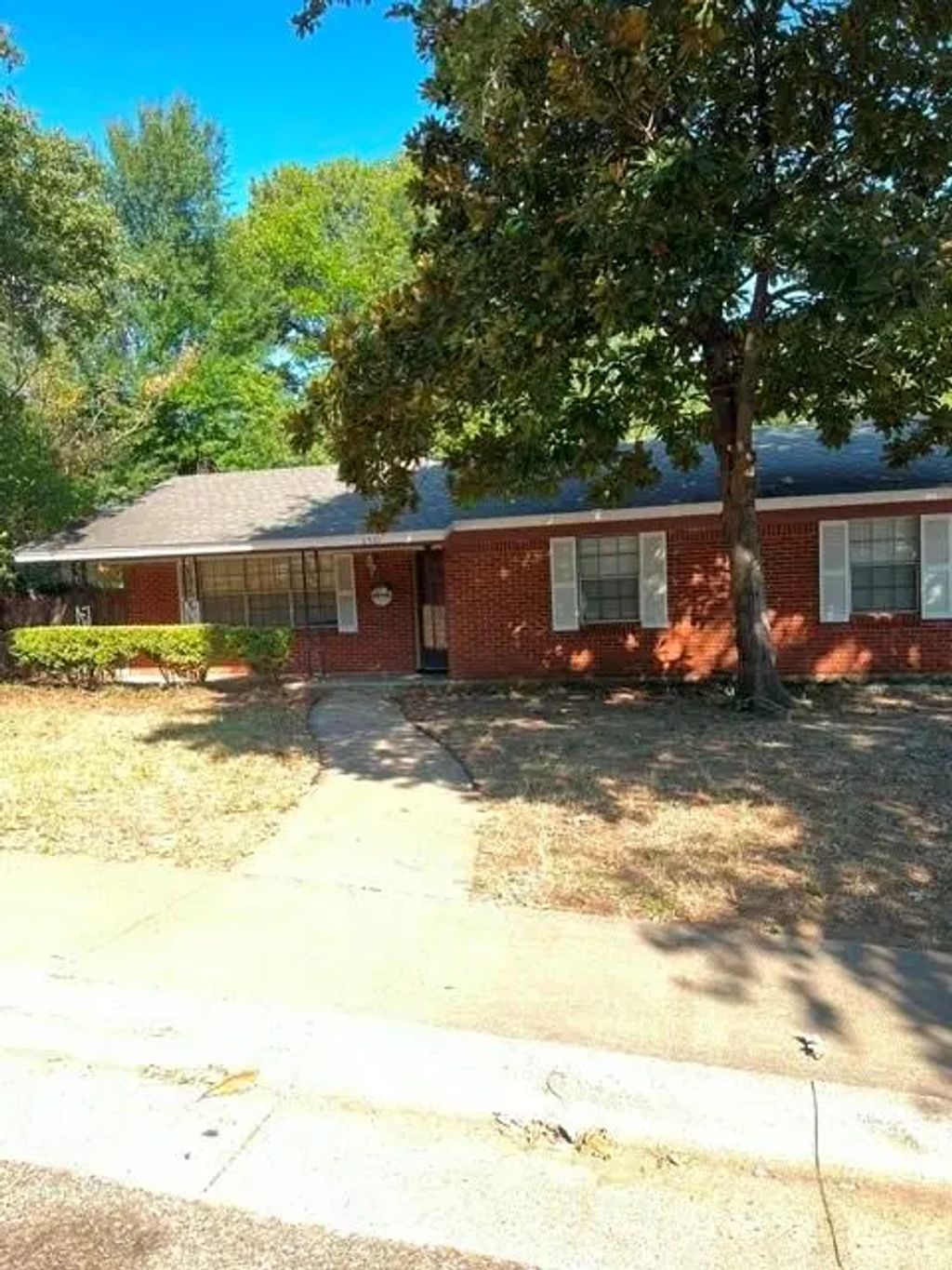 2501 White Oak Lane, Arlington