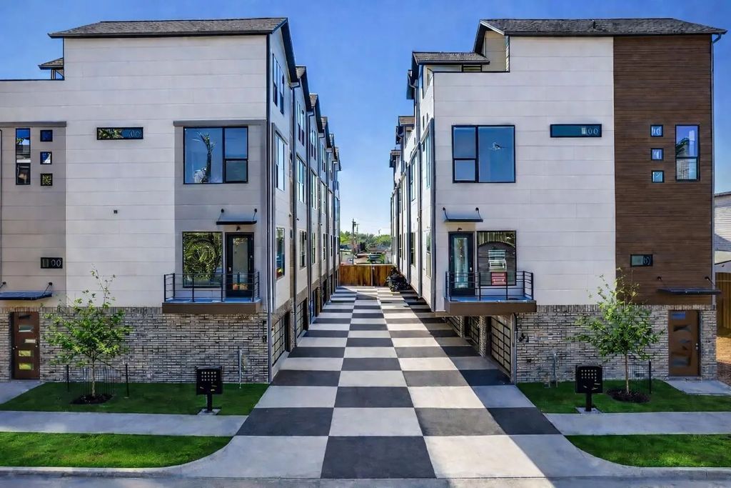 710 W 10th Street 101, Dallas