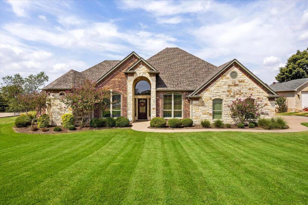 1616 Crow Creek Drive, Granbury