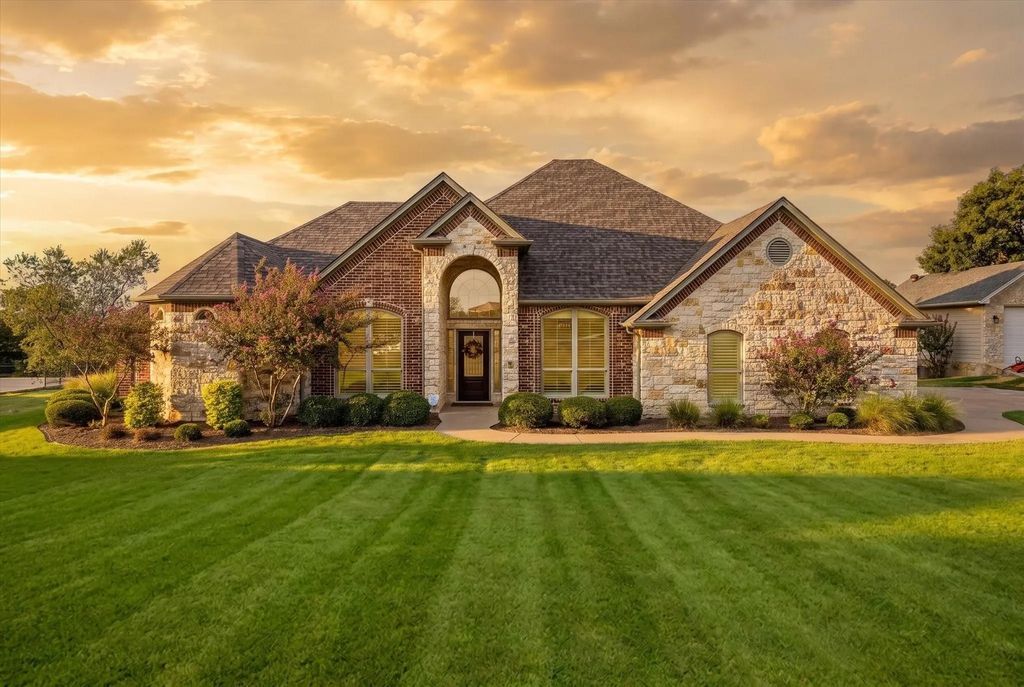 1616 Crow Creek Drive, Granbury