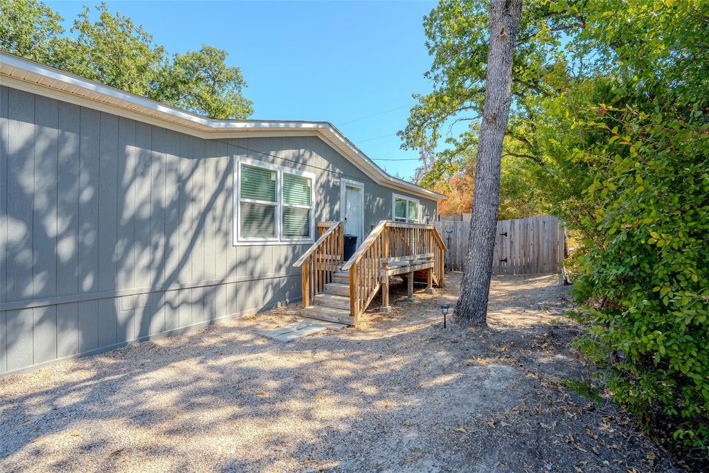 5913 N Oklahoma Trail, Granbury