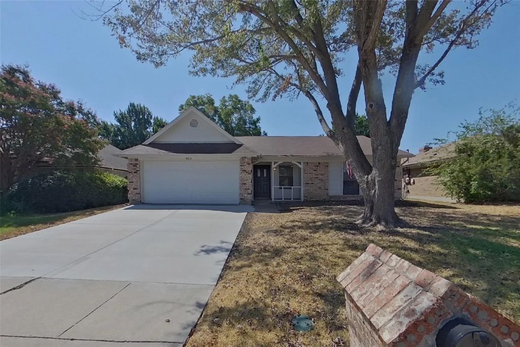 802 Wind Brooke Drive, Arlington