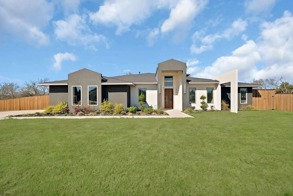 309 Whispering Way, Red Oak