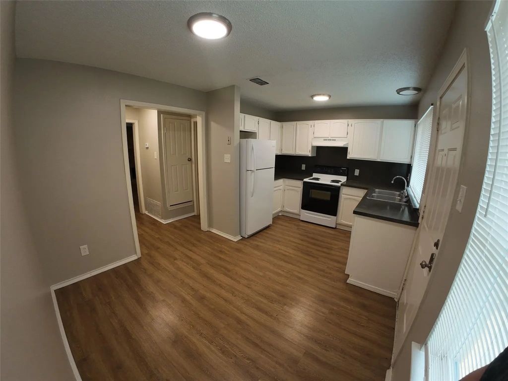 1607 Sun Valley Drive B, Cleburne