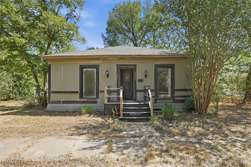 307 S Goodman, Kerens