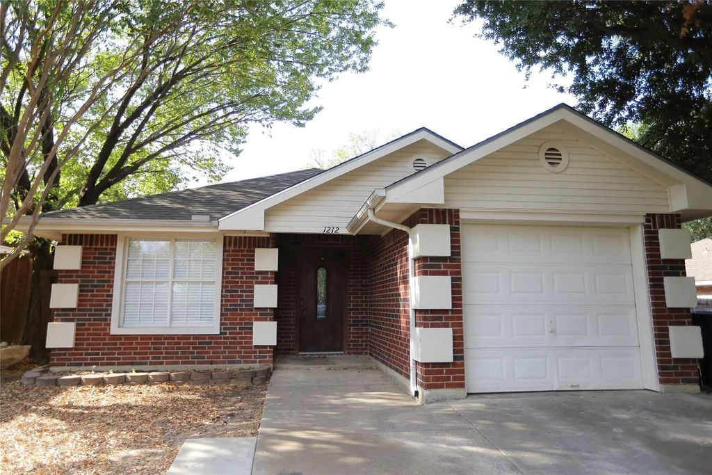 1212 Paco, Denton