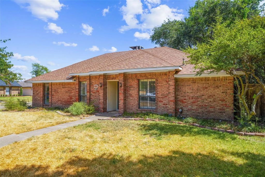 1602 Meadowglen Lane, Mesquite