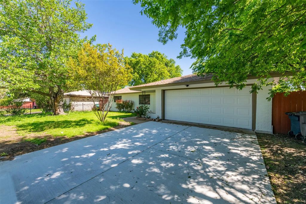 1504 Engblad Drive, Fort Worth