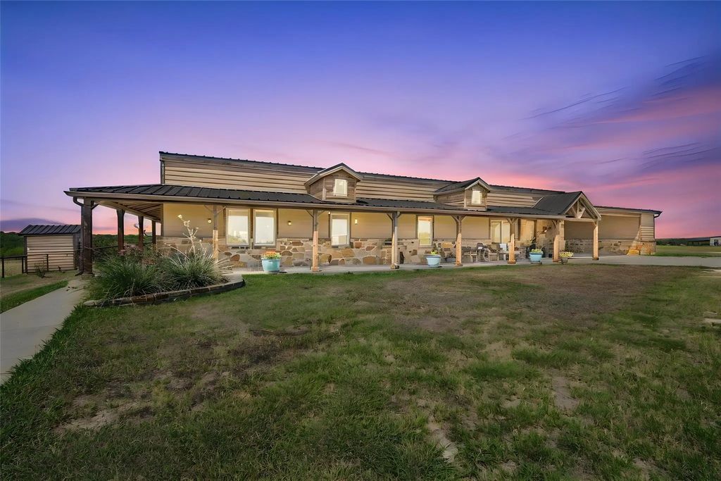 290 Barton Road, Maypearl