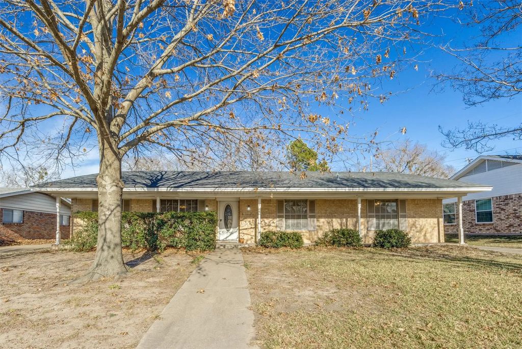 1405 Lakewood Drive, Sherman