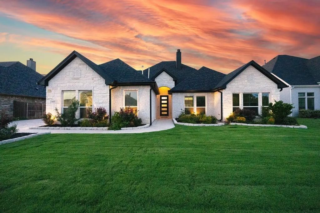 1024 Whisper Willows Drive, Fort Worth