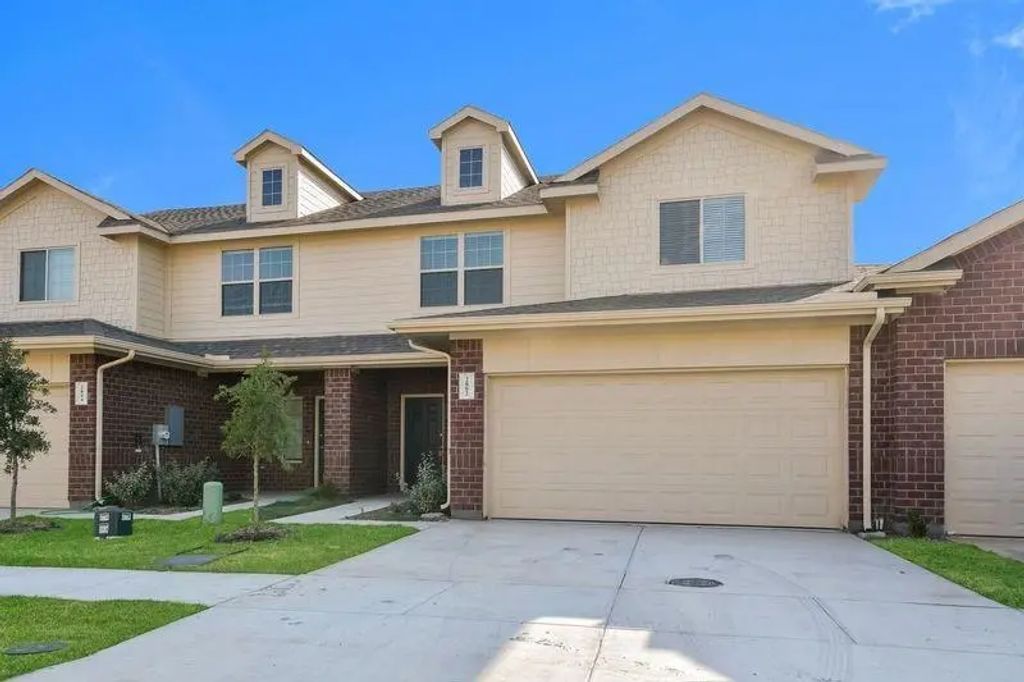 2802 Redhead Place, Ennis