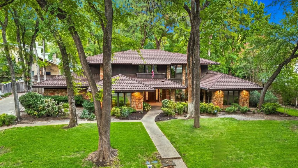 4829 Overton Woods Drive, Fort Worth