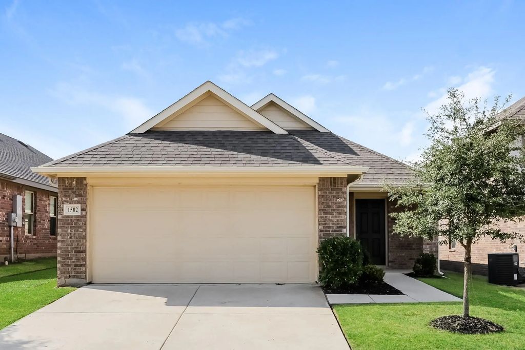 1502 Matthew Drive, Ennis